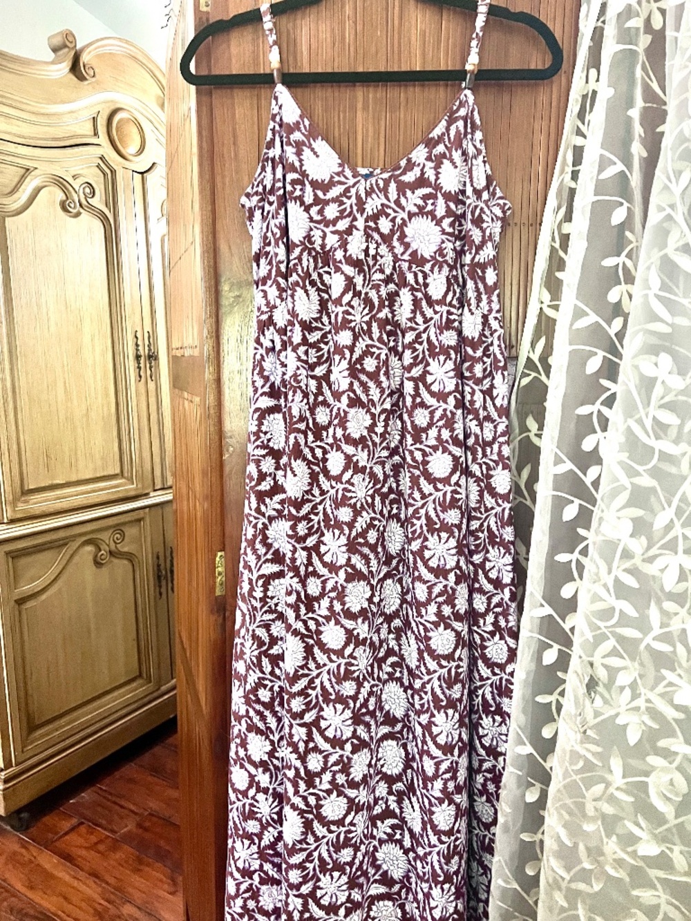 Maxi Sundress Med. Pretty print by old navy. Loose and comfy.